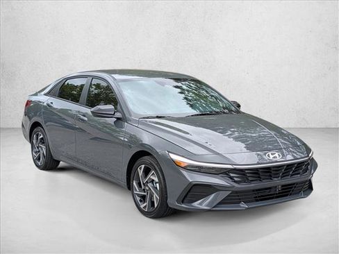 Certified 2025 Hyundai Elantra SEL FWD image 6