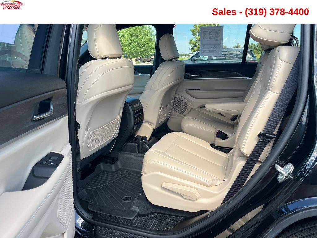 Used 2024 Jeep Grand Cherokee L Limited AWD/4WD image 16