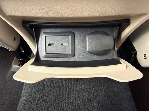 Used 2022 Mercedes-Benz GLC 300 4MATIC w/ Multimedia Package Lite image 32