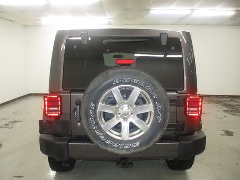 Used 2018 Jeep Wrangler Unlimited Sahara w/ Dual Top Group AWD/4WD image 7