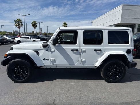 Certified 2025 Jeep Wrangler Unlimited Sahara w/ Safety Group image 4