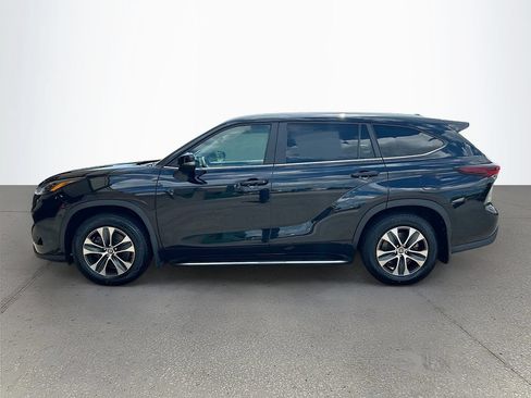 Used 2024 Toyota Highlander XLE FWD image 7