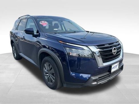 Used 2024 Nissan Pathfinder SV image 8