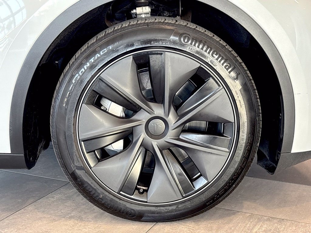 Used 2025 Tesla Model Y Long Range AWD/4WD image 44