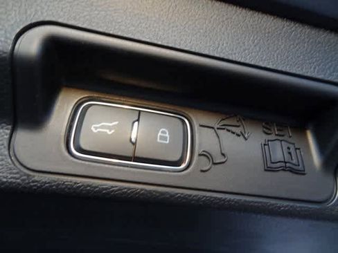 Certified 2022 Ford Explorer XLT w/ Class IV Trailer Tow Package image 11