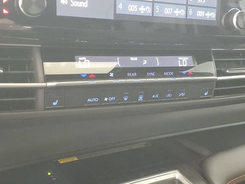 Used 2022 Toyota Sienna XSE w/ XSE Plus Package AWD/4WD image 28