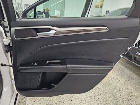 Used 2019 Ford Fusion SE FWD image 30