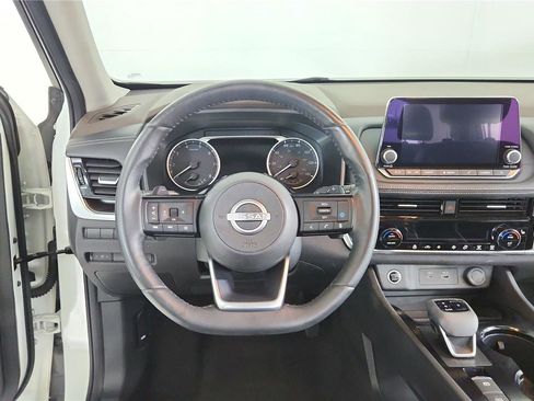 Used 2022 Nissan Rogue SV w/ SV Premium Package image 13