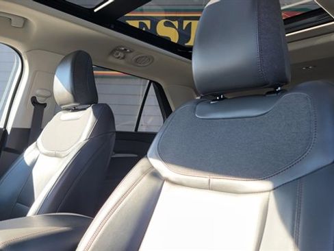 Used 2025 Ford Explorer Active w/ Active Comfort Package image 24