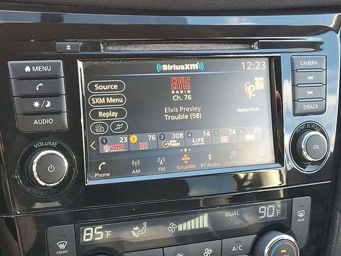 Used 2018 Nissan Rogue SV image 17