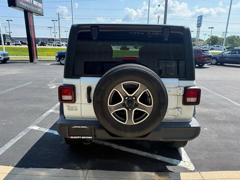 Used 2022 Jeep Wrangler Unlimited Sport AWD/4WD image 4