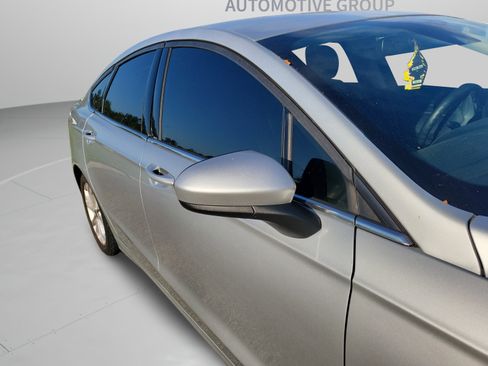 Used 2019 Ford Fusion SE FWD image 16