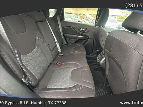 Used 2020 Jeep Cherokee Latitude w/ Cold Weather Group AWD/4WD image 14