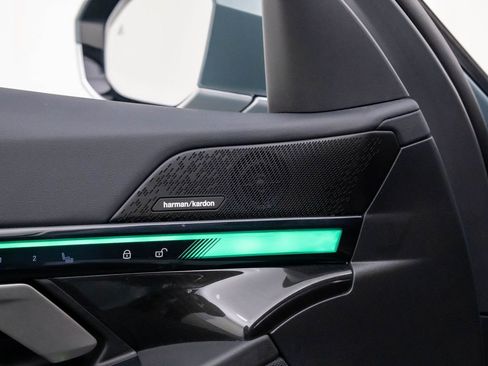 Used 2025 BMW 540i xDrive w/ Premium Package image 14