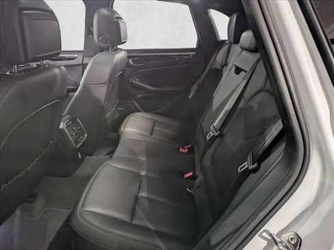 Used 2022 Porsche Macan image 24