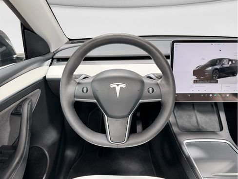 Used 2024 Tesla Model Y Long Range RWD image 7