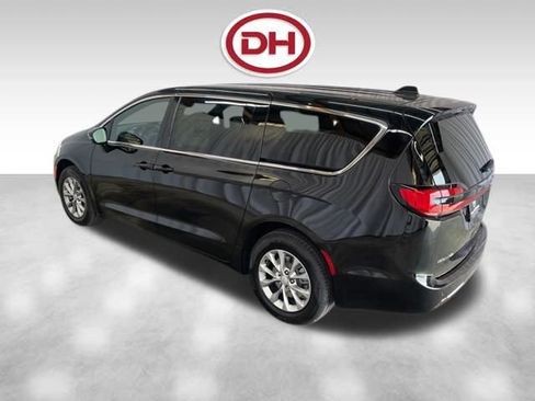 New 2026 Chrysler Pacifica Select image 5