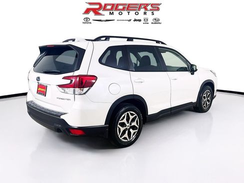 Certified 2023 Subaru Forester Premium AWD/4WD image 8