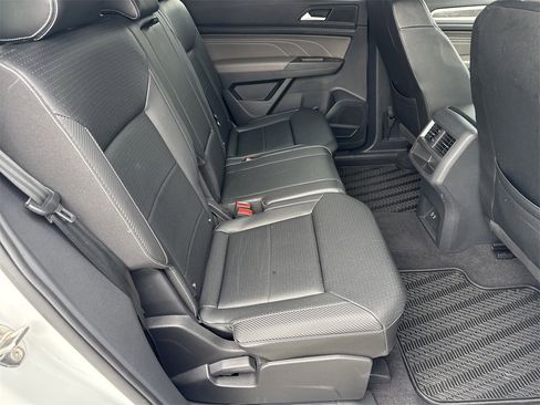 Used 2023 Volkswagen Atlas Cross Sport SE image 34