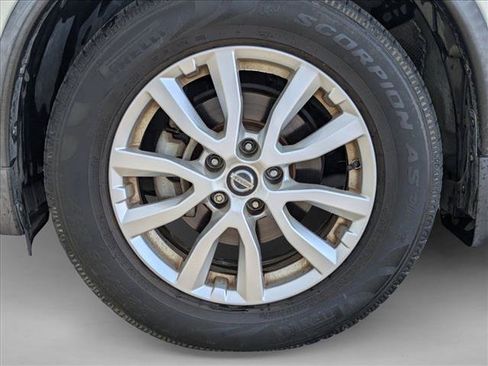 Used 2017 Nissan Rogue SV FWD image 9