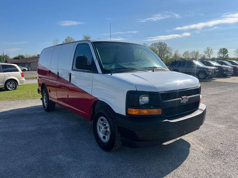 Used 2017 Chevrolet Express 2500 RWD image 2