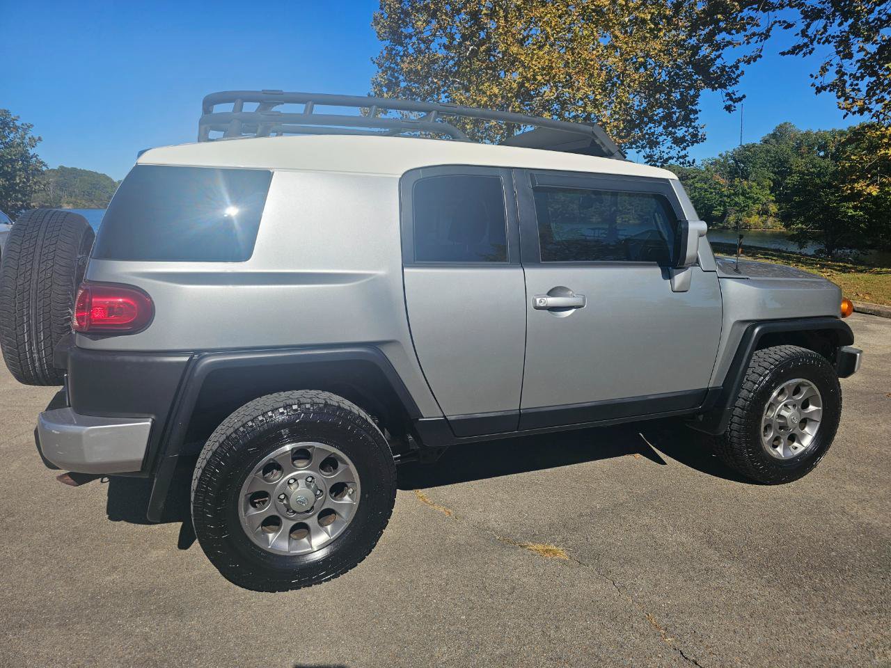 Used 2011 Toyota FJ Cruiser 4WD w/ Convenience Pkg image 4