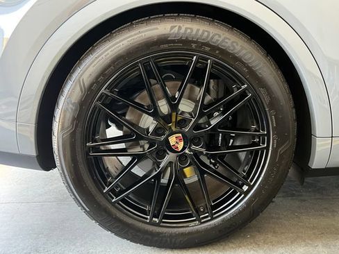 Used 2025 Porsche Cayenne S AWD/4WD image 11
