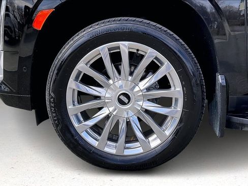 Used 2022 Cadillac Escalade Premium Luxury AWD/4WD image 33