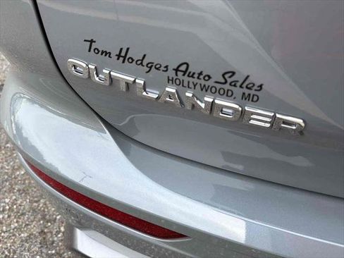 New 2026 Mitsubishi Outlander SE image 8