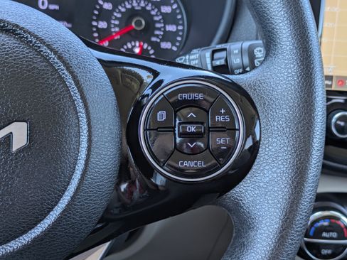 Used 2022 Kia Soul S FWD image 25
