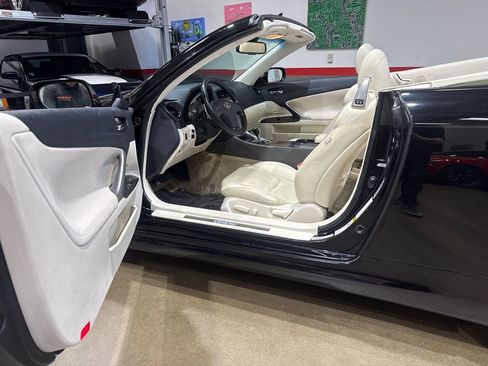 Used 2010 Lexus IS 250C image 9