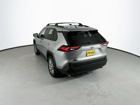 Used 2019 Toyota RAV4 XLE Premium FWD image 7