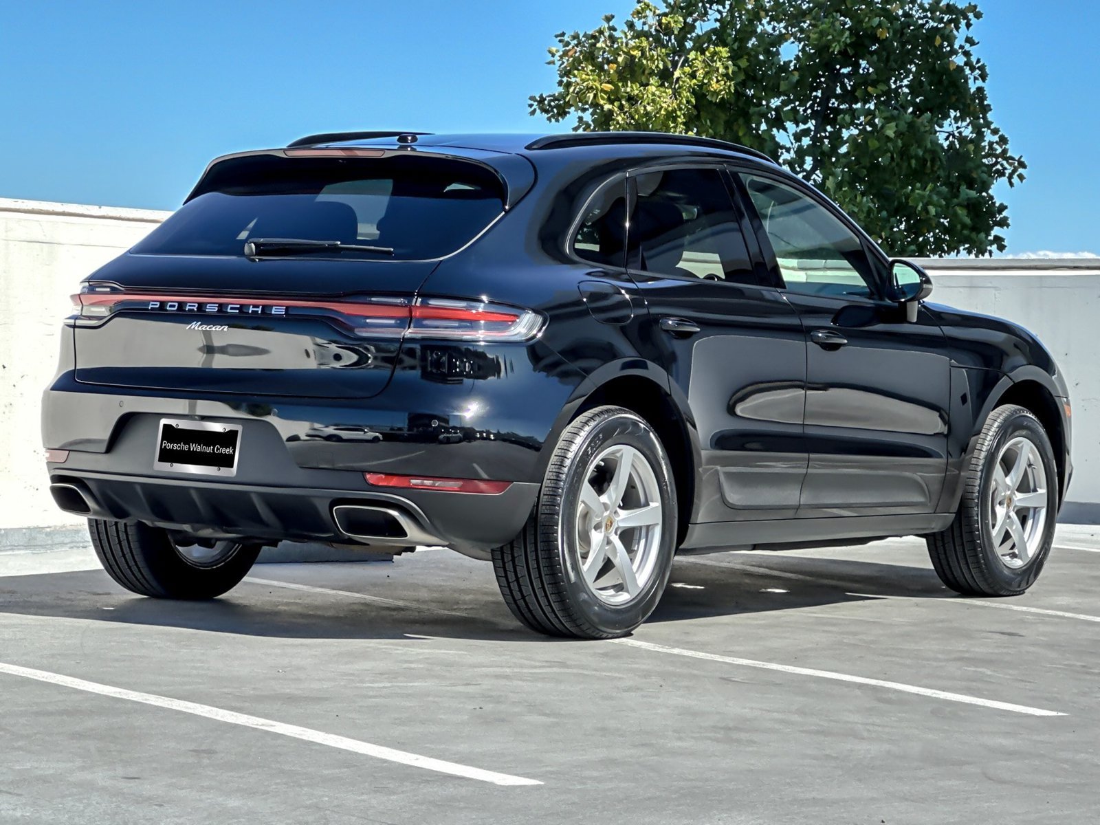 Certified 2020 Porsche Macan AWD/4WD image 9