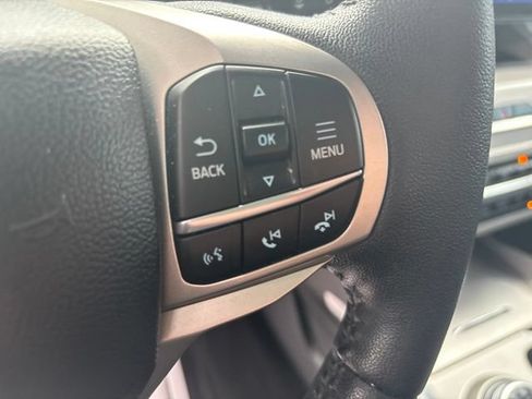 Used 2024 Ford Explorer XLT w/ Equipment Group 202A RWD image 10