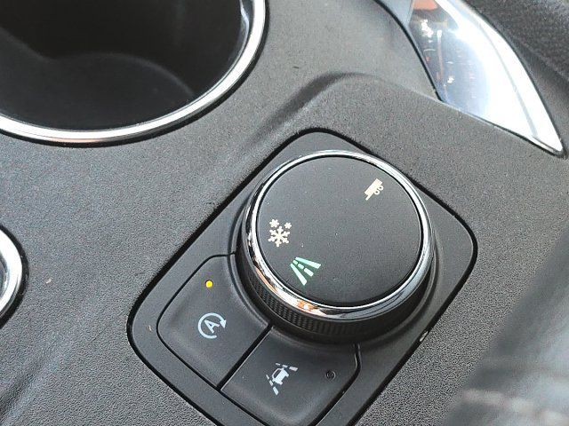 Used 2022 Chevrolet Traverse LT FWD image 41