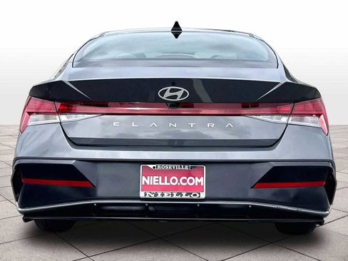 Used 2024 Hyundai Elantra SEL w/ Convenience Package FWD image 7