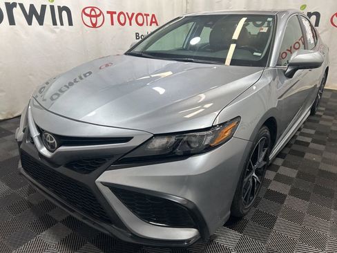 Used 2024 Toyota Camry SE image 3