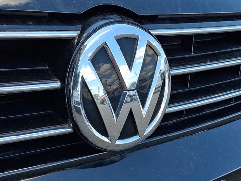 Used 2016 Volkswagen Jetta SE FWD image 3
