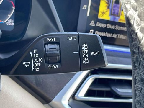 Used 2022 BMW X5 xDrive40i w/ M Sport Package AWD/4WD image 25