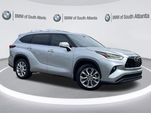 Used 2023 Toyota Highlander Limited AWD/4WD image 2
