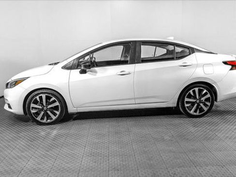Used 2022 Nissan Versa SR FWD image 3