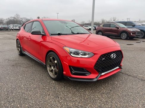 Used 2021 Hyundai Veloster N image 3