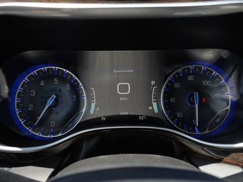 Used 2023 Chrysler Pacifica Limited FWD image 14