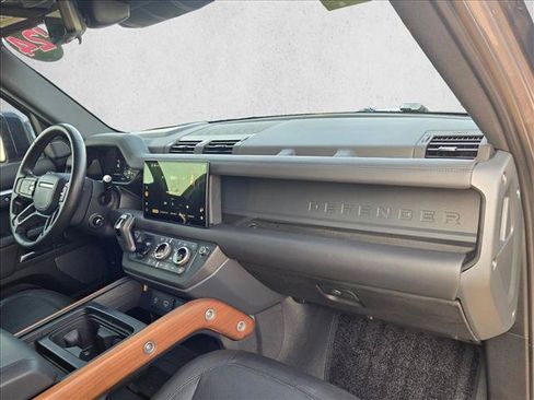 Used 2024 Land Rover Defender 110 X AWD/4WD image 23