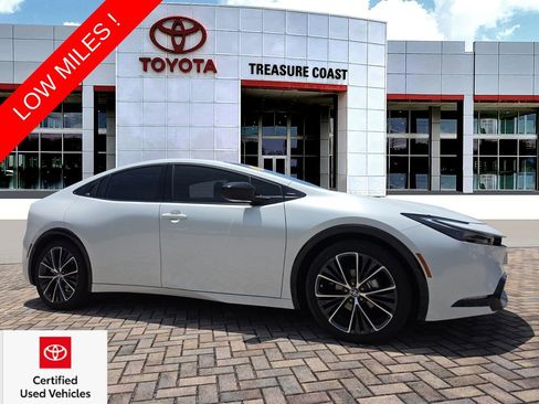 Used 2023 Toyota Prius XLE FWD image 1