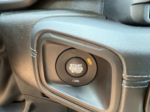 Used 2024 Jeep Wrangler Unlimited Rubicon AWD/4WD image 33