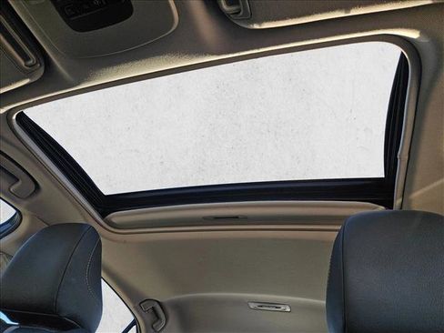 Used 2018 Toyota Camry SE image 19