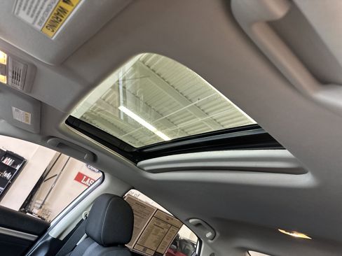 Used 2019 Honda Civic EX image 4