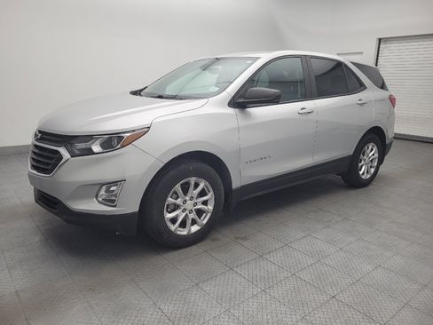 Used 2021 Chevrolet Equinox LS w/ LS Convenience Package AWD/4WD image 2