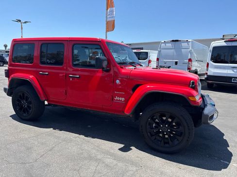 Used 2024 Jeep Wrangler Unlimited Sahara AWD/4WD image 11